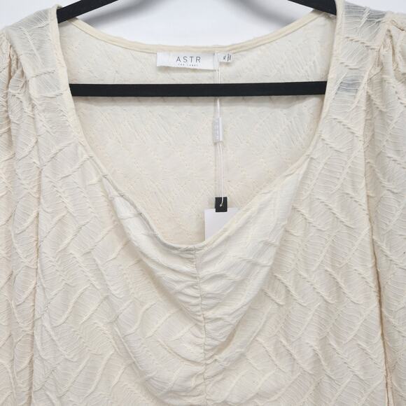 NWT ASTR the Label Cream Long Sleeve Ruched Center Cropped Top Women's XL3we` - Picture 9 of 10